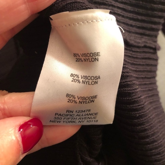 Ellen Tracy Black With Gold Chain Accent Cold Shoulder Sweater Sz S - Picture 10 of 11